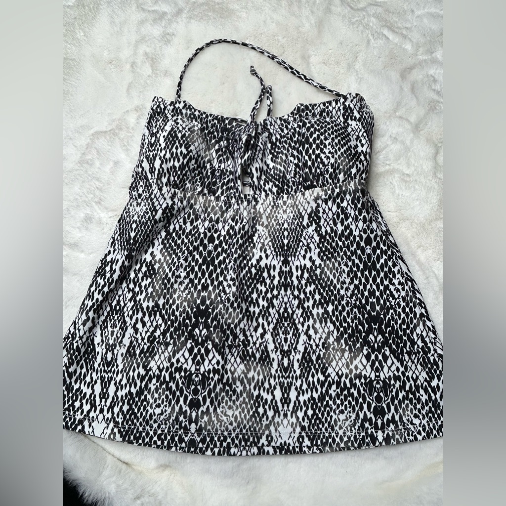Salt + Cove Simple Scale Keyhole Tankini Top Size Medium Black/White Crisscross~